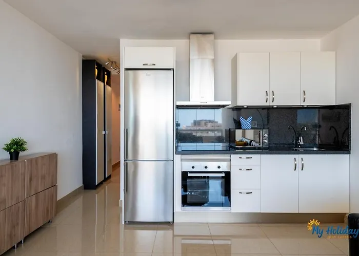 Esther's Sea View דירה